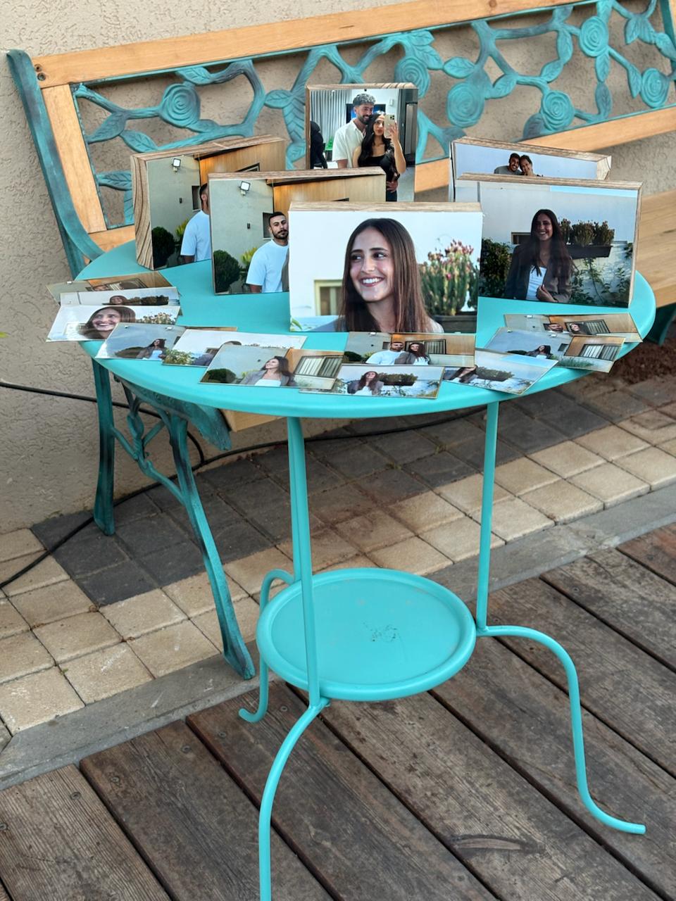 בלוקי עץ מעוצבים עם תמונות מהאירוע